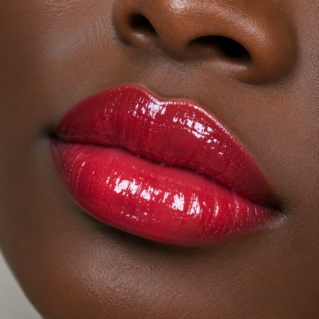 BintaBeauty Gloss à Lèvres Hydratant – Brillance & Soin Rouge Brillant