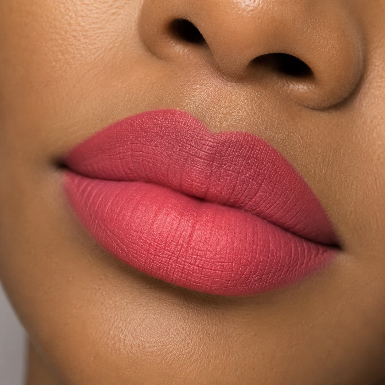 BintaBeauty Gloss à Lèvres Hydratant – Brillance & Soin Rouge matte