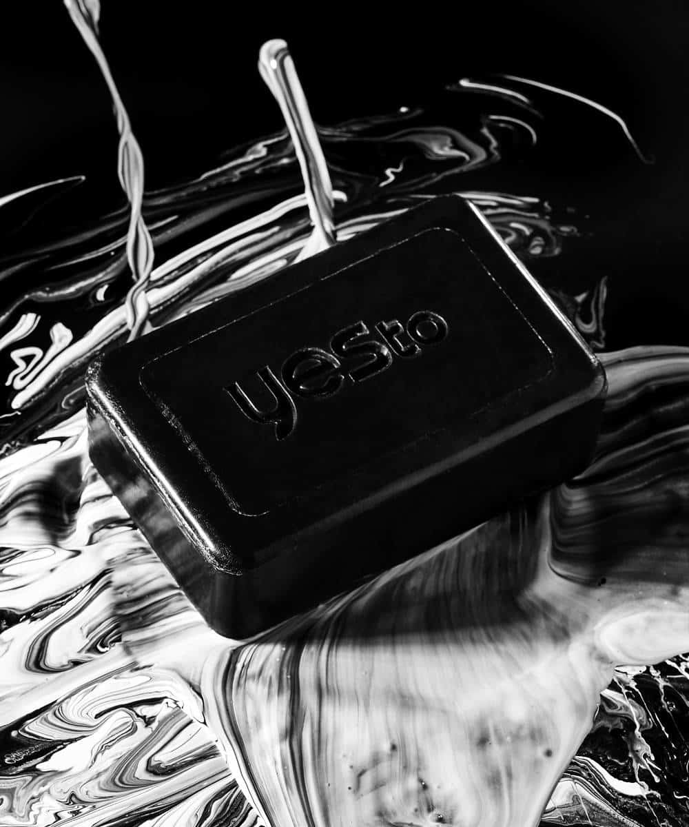 Yes To Tomatoes Activated Charcoal Bar Soap - Savon anti-boutons Visage et Corps