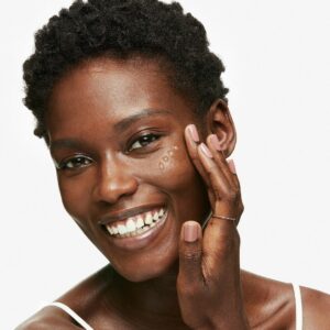 Olay Sérum Eclaircissant Vitamin C + Peptide 24 – Image 2