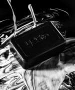Yes To Tomatoes Activated Charcoal Bar Soap - Savon anti-boutons Visage et Corps – Image 2