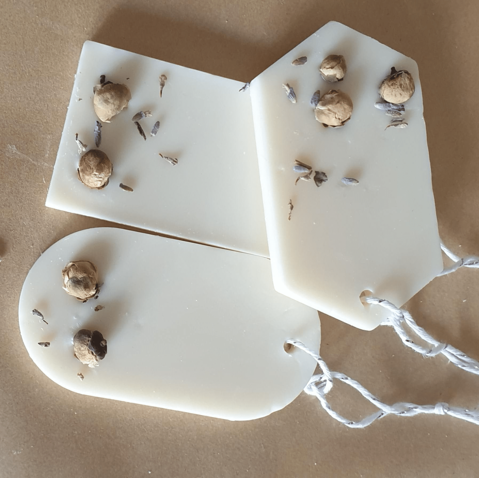 Binta Beauty Suspension Parfumée Fleur de Coton – Image 1